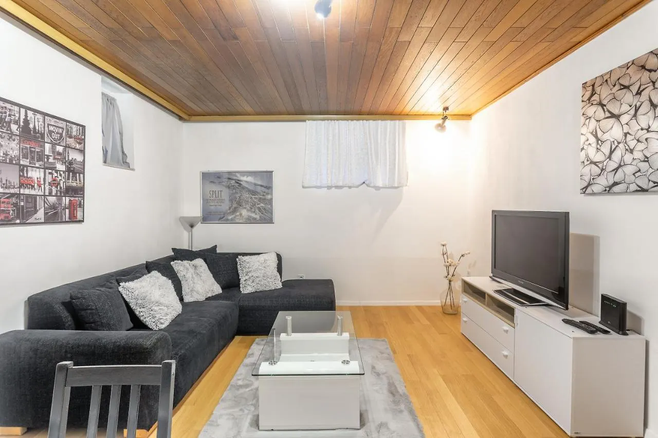 Viktor Apartment Split
