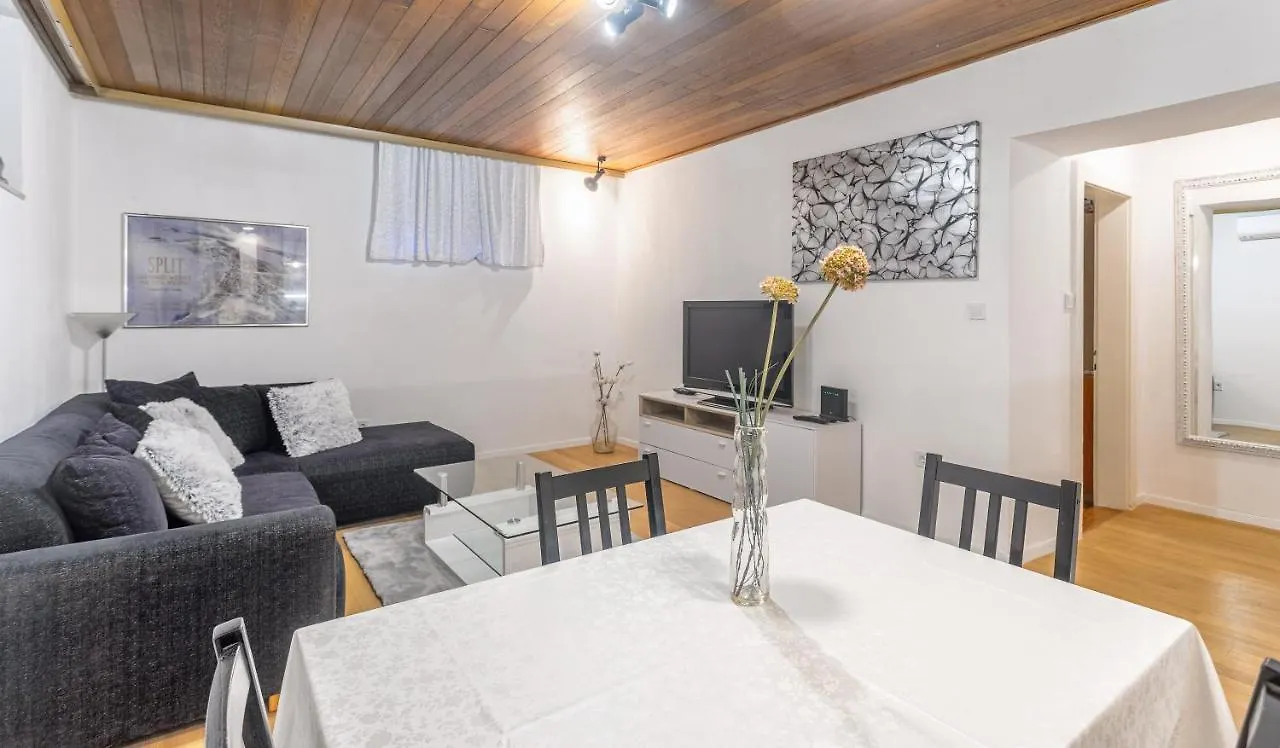 Viktor Apartment Split