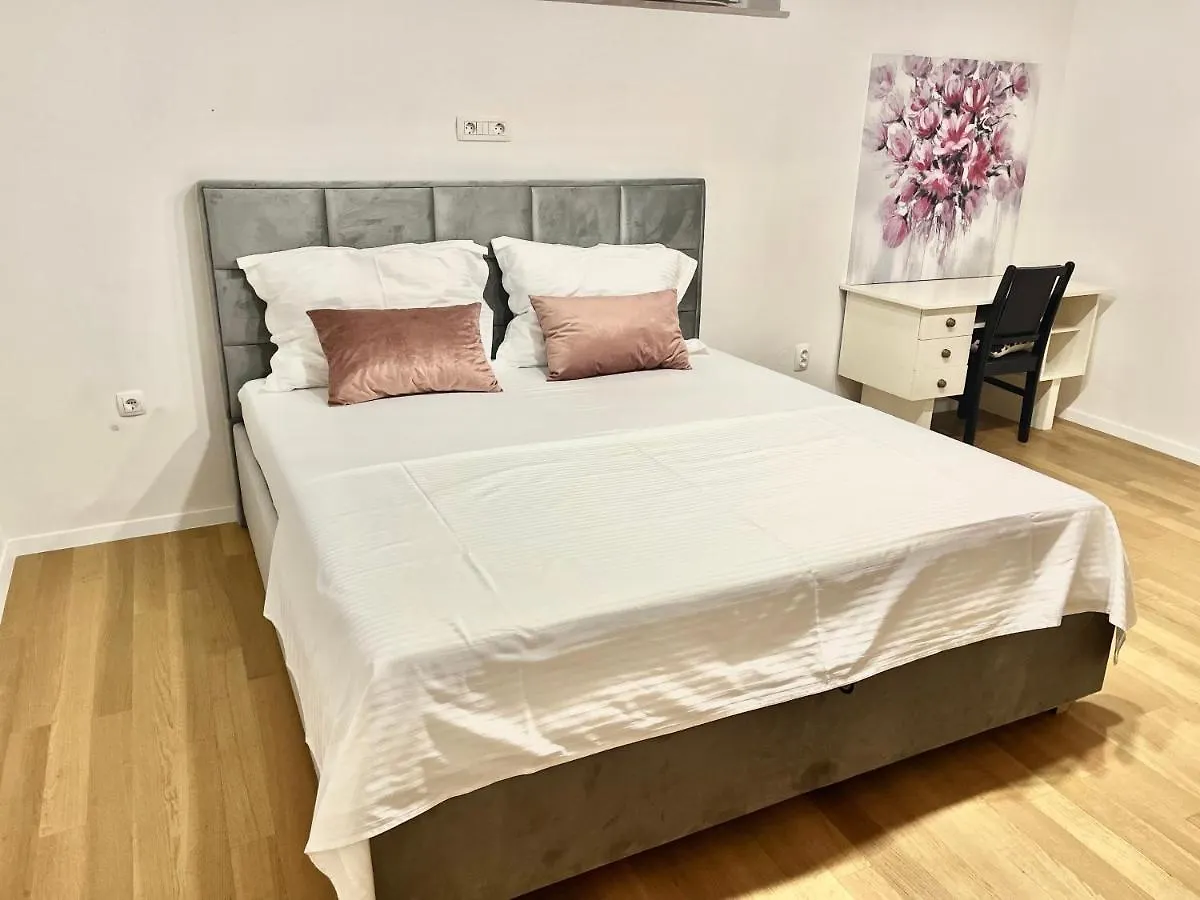 Viktor Apartment Split