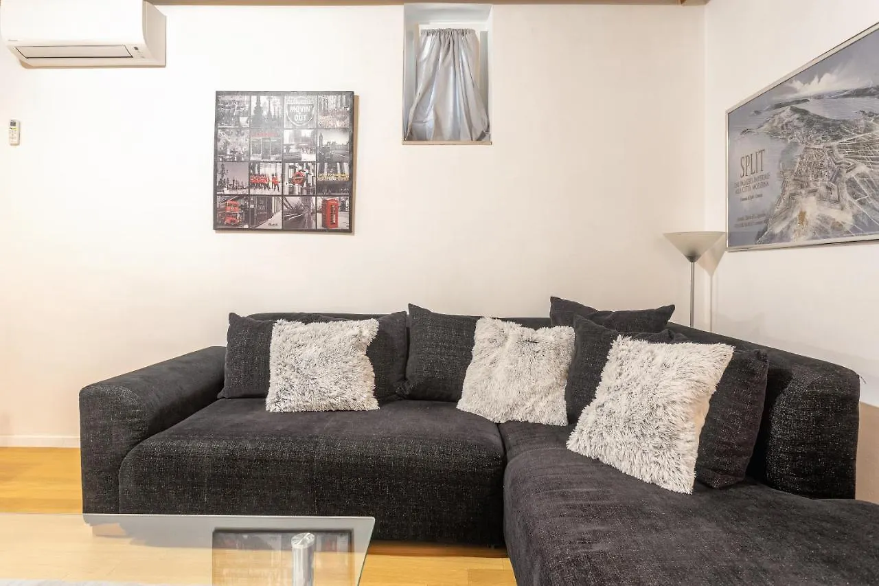 Viktor Apartment Split